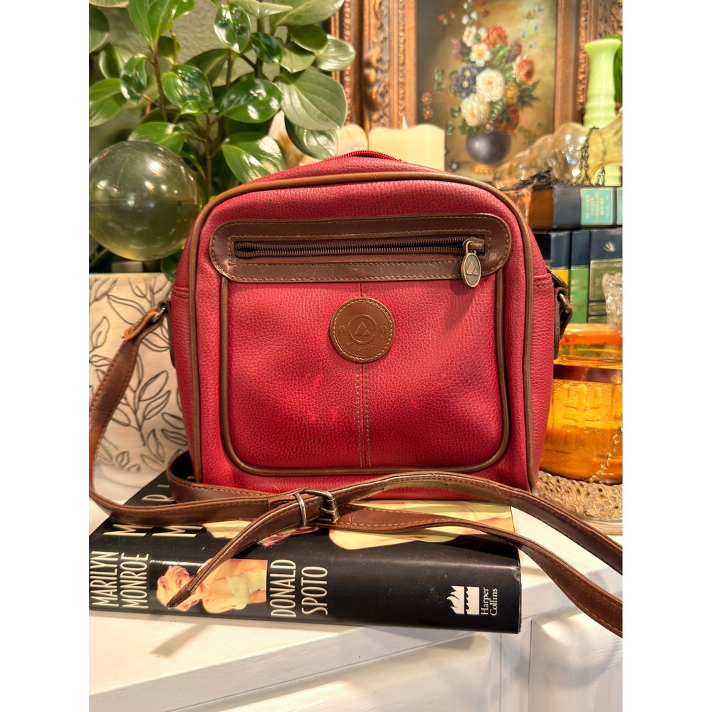Liz Claiborne Vintage Red Pebbled Crossbody Bag Brown Trim Adjustable Strap